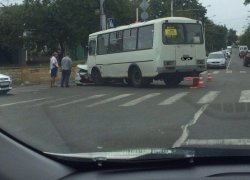 Пассажирский автобус столкнулся с легковушкой в Ставрополе