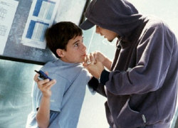 Молодой человек больше месяца отнимал деньги у 11-летнего мальчика в Пятигорске