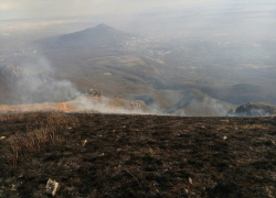 В Пятигорске в очередной раз загорелась вершина Бештау