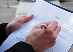 Разбивший дорогую иномарку мужчина придумал «сказку» о нападении и угоне на Ставрополье 