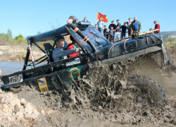 Овраги и холмы: самую сложную трассу преодолевают внедорожники в Кисловодске