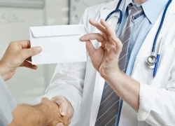 За бесплатную операцию хирург из столицы потребовал 300 тысяч рублей у ставропольца