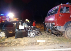 В столкновении с грузовиком на Ставрополье погибла 16-летняя девушка