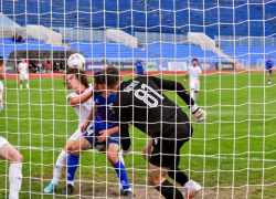 «Факел» в огне: воронежский клуб ставропольского рулевого делит лидерство с «Уралом»