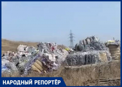 Жители обнаружили горы спрессованных пищевых упаковок вблизи Михайловска
