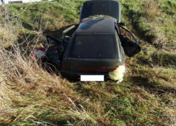 Водитель погиб на ставропольской трассе после столкновения с отбойником