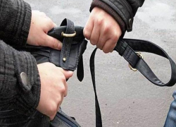 На Ставрополье женщина выпрыгнула из машины вора и пыталась спастись бегством