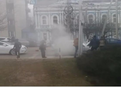 В центре Ставрополя загорелся автомобиль 