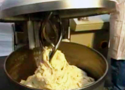 Спасатели освободили руку женщины из тестомешалки в Ставрополе