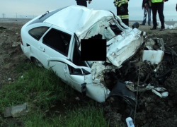 Два человека на Ставрополье погибли при столкновении легковушки с грузовиком