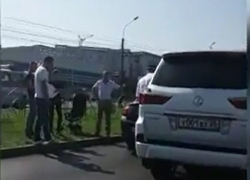 Белый "Лексус" не поделил дорогу с "Опелем" на проспекте Кулакова в Ставрополе