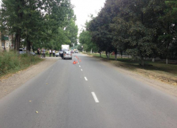 Вблизи Невинномыска велосипедиста сбила микролитражка