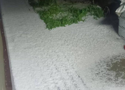 Появились кадры мощного града в Предгорном округе и Пятигорске