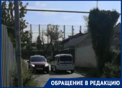 Ученики 11 школы в Ставрополе вынуждены добираться на уроки под угрозой наезда автомобилей