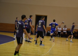   Ставропольские гандболисты уступили соперникам в первой полуфинальной игре