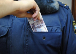 Сотрудники ГАИ на Ставрополье попались на взятке в 70 тыс рублей от коллеги