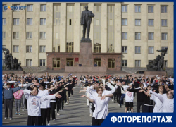 Тысяча школьников и чиновники собрались в центре Ставрополя на общегородской зарядке 