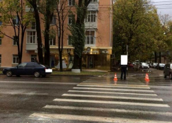 20-летняя девушка сломала нос после попадания под "Опель" на пешеходном переходе в Ставрополе