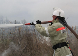 На Ставрополье пожарные десять часов боролись с огнем в Кочубеевском районе