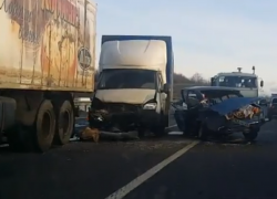 Пять автомобилей столкнулись под МинВодами: 4 пострадавших