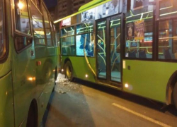 Водитель маршрутки въехал в троллейбус в юго-западном районе Ставрополя