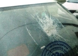 Хулиган пробил стекло машины кирпичом вопреки названию своей станицы на Ставрополье