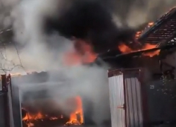 Страшный пожар в жилом доме попал на видео в Пятигорске