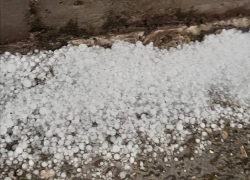 Шел третий день штормового предупреждения: град в Солнечнодольске попал на видео