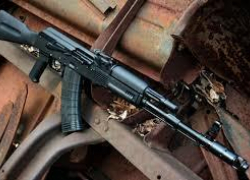 На Ставрополье сварщик похитил автомат Калашникова