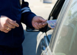 Инспектора ГИБДД в Пятигорске сбил нарушитель на автомобиле