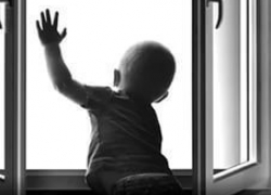 Из окна детской больницы в Ставрополе выпал 3-летний малыш