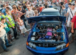 Мощный рев моторов и басы сабвуферов соберут любителей авто-мотошоу в центре Ставрополя 