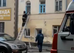 Дом рядом с ТЦ "Европейский" загорелся в Ставрополе