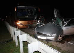 Легковушка въехала в грузовик на Ставрополье: пострадали трое