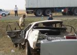 На дороге Невинномысск-Минеральные воды столкнулись "КамАЗ" и "Тойота"