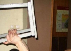 Агрессивный хулиган избил полицейского стулом на Ставрополье