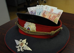 Водитель попытался передать сотруднику ГИБДД 800 тысяч рублей