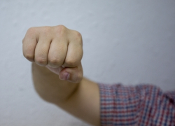 Житель Георгиевска шваброй избил администратора сауны