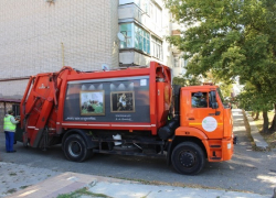 По Ставрополю ездят мусоровозы с полотнами Ван Гога