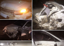 Иномарка врезалась в "Ладу Калину" и снесла 4 авто на парковке в Пятигорске