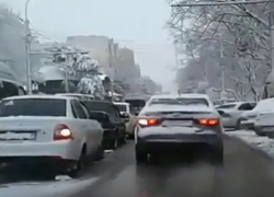 «Паровозик» из трех «легковушек» сняли на видео в Ставрополе