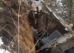 Сошедший оползень разрушил постройки в Георгиевске