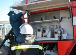 Сильный пожар уничтожил баню на Ставрополье