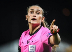 Спор футбольных команд в Ставрополе впервые рассудит арбитр в юбке