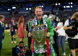 Фанаты футбольного клуба ПСЖ хотят видеть в воротах команды ставропольского вратаря Сафонова