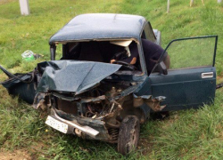 Уснувший водитель въехал в дорожные ограждения на Ставрополье