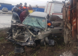 Два пассажира «Хендай» серьезно пострадали в ДТП с мусоровозом на Ставрополье