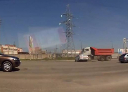 Страшная авария КамАЗа и легковушки попала в объектив камеры