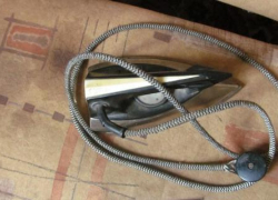 Пьяный житель Минеральных вод задушил родного отца шнуром от утюга