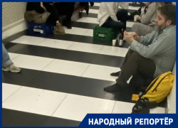 «Спали на полу и ждали багаж до 7 утра»: пассажиры пожаловались на проблемы с авиарейсом из Ставрополя в Москву